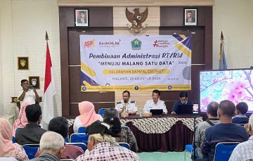 Pembinaan Administrasi RT dan RW : "Menuju Malang 1 Data"